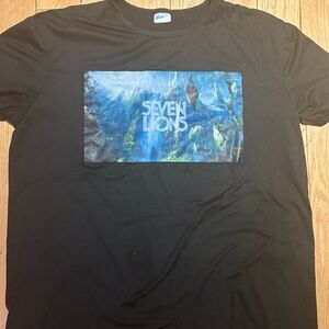 Seven lions tshirt size extra large Asian fits like women’s us size large